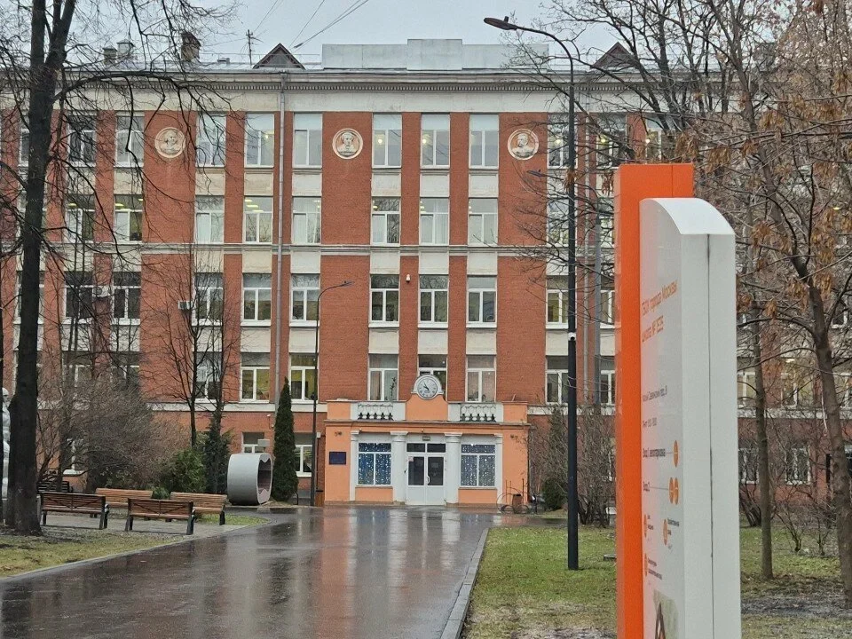 Учебный корпус школы №1535 в Малом Саввинском переулке, 8