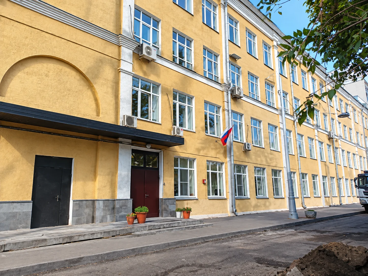 Учебный корпус Лицея НИУ ВШЭ в 3-м Колобовском переулке, 8